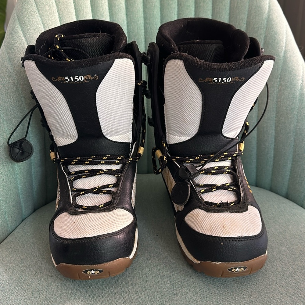 5150 women’s snowboarding boots
